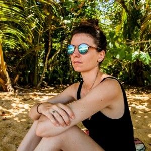 Meet your Posher, Mona